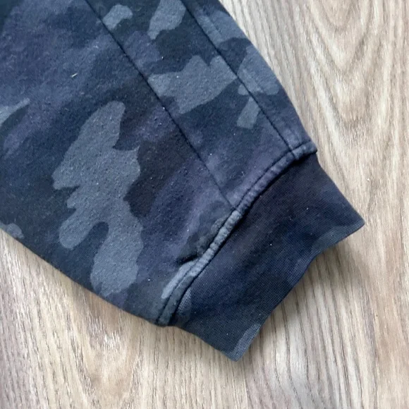 Lululemon Scuba Heritage black/gray Camo Sweatpants/Joggers - Picture 6 of 12